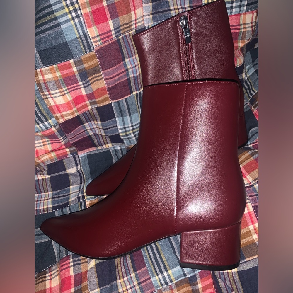 MARC FISHER GISMO DARK RED ANKLE BOOTS